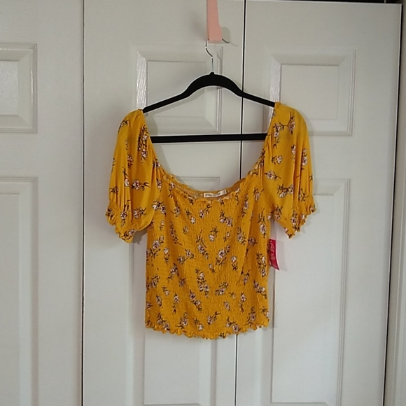 Heart's Hips smocked top size medium - Picture 8 of 9